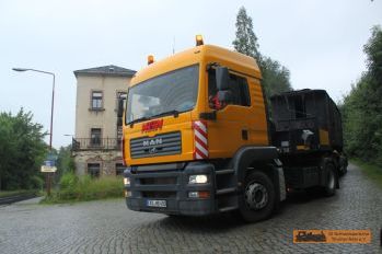 Der Tieflader verl�sst das Bahnhofsgel�nde. � P. H�hnel