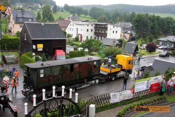 Der Tieflader nun genau richtig vor dem Tieflader. � J. Kutschka