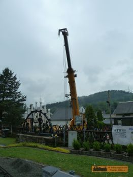 Die Quertraverse und alle B�nder kommen nun wieder an den Hacken. � M. Ihle