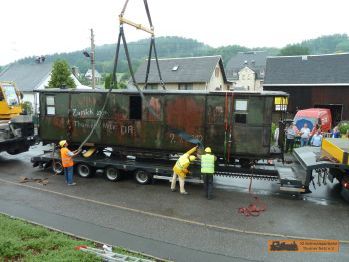 Nun wird der Wagen wieder angehangen. � M. Ihle