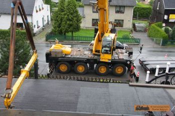 Der 70-Tonner mu� nocheinmal ran. � J. Kutschka