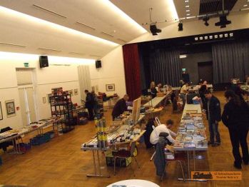 Die Aussteller bauen auf.