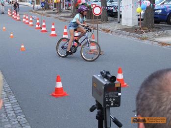 Halt, zu schnell! Die Polizei hat fr die Kids gelasert.