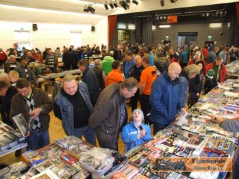 Der Saal ist wieder bis Anschlag voller Gste!