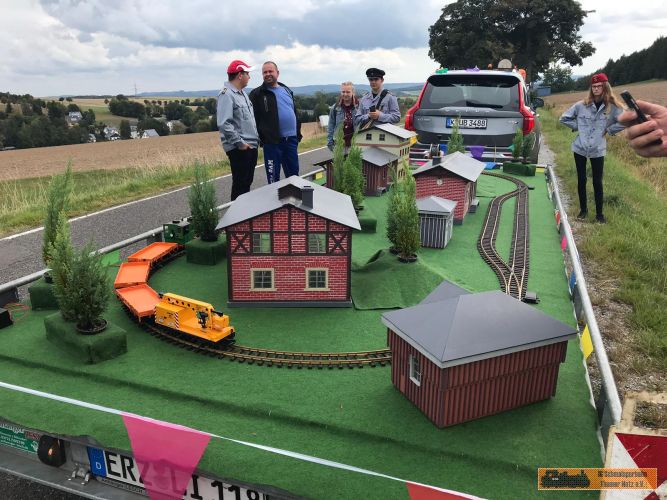 Natrlich gibt es auch eine Modellbahnanlage!
