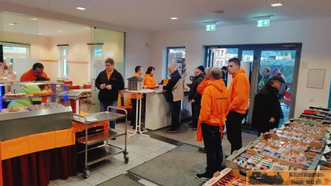 Am Imbiss ist es jetzt noch ruhig.