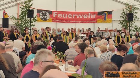 Zeltgottesdienst mit Pfarrer Dr. Schurig.