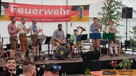 Fr&uuml;hschoppen mit kleiner Herolder Blasmusik.